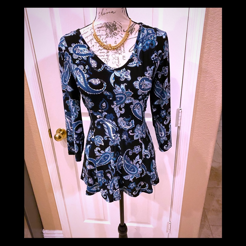 Roz & Ali soft navy/light blue top w/flare M